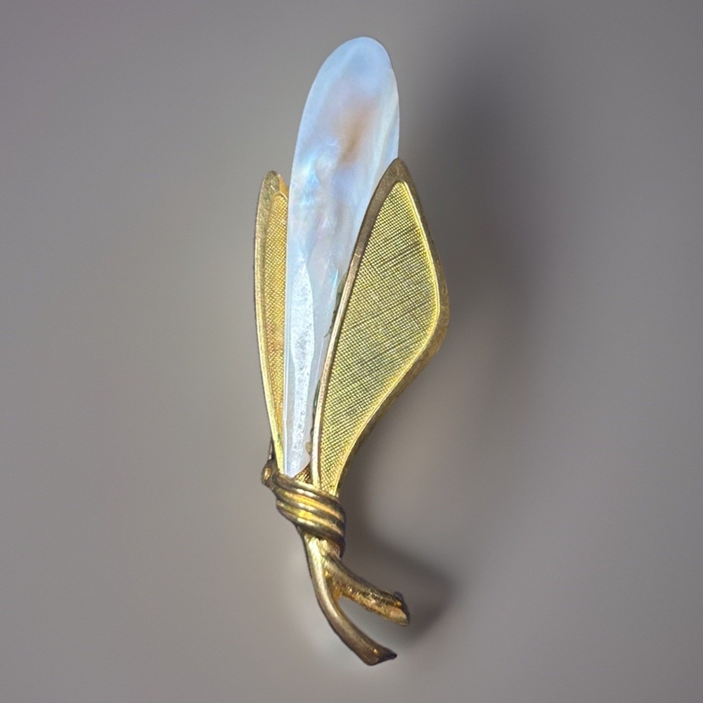 VTG Western Germany Leaf Brooch Pin Mother of Pearl Textured Gold Tone 2.5”
